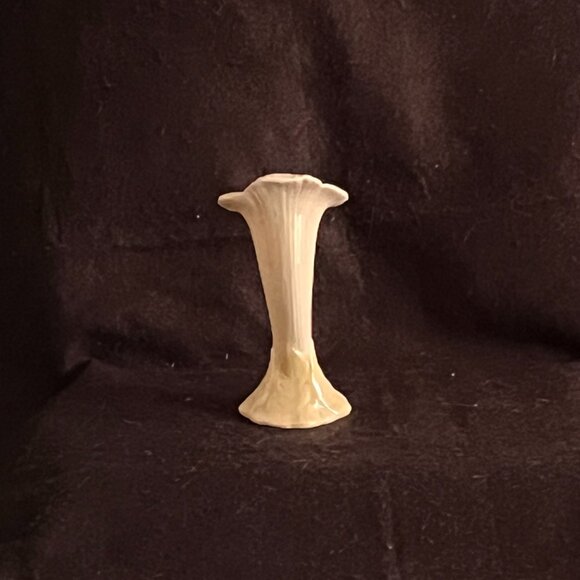 Vintage Belleek/Ireland Porcelain Flower Vase* - Picture 2 of 9